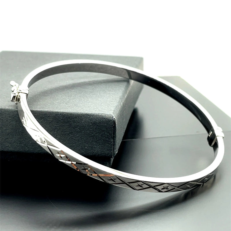 Silver Ladies Oval Hinged Bangle Diamond Cut Design | Shop Online Sarraf Jewellers UK