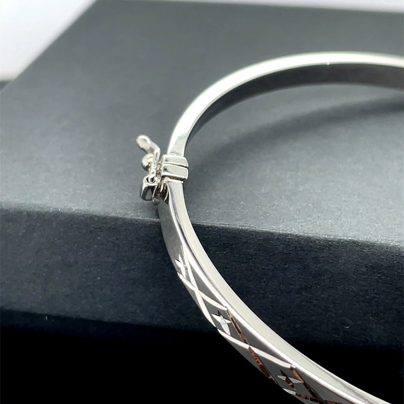 Silver Ladies Oval Hinged Bangle Diamond Cut Design | Shop Online Sarraf Jewellers UK